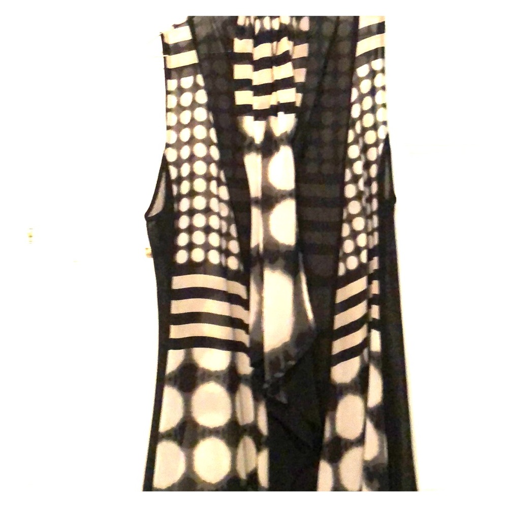 Black and white blousy tank top!